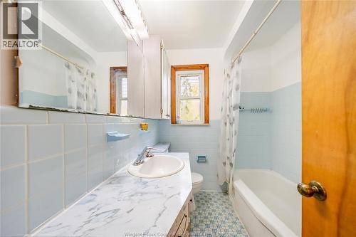 3098 Dominion Boulevard, Windsor, ON - Indoor Photo Showing Bathroom