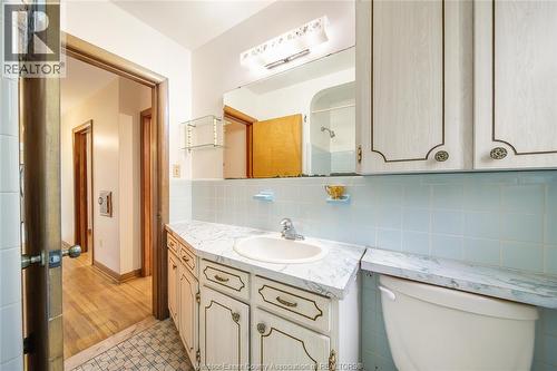 3098 Dominion Boulevard, Windsor, ON - Indoor Photo Showing Bathroom