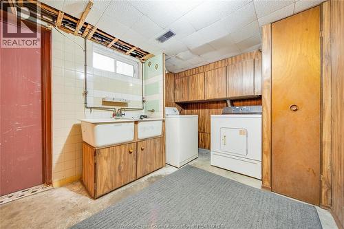 3098 Dominion Boulevard, Windsor, ON - Indoor Photo Showing Laundry Room