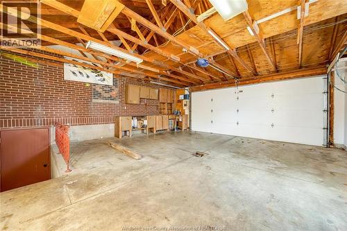 3098 Dominion Boulevard, Windsor, ON - Indoor Photo Showing Garage