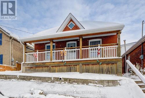 14 GRANDVIEW STREET  Brantford, ON N3R 1Y4