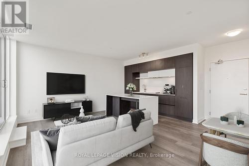 907 - 6 David Eyer Road, Richmond Hill, ON - Indoor Photo Showing Living Room