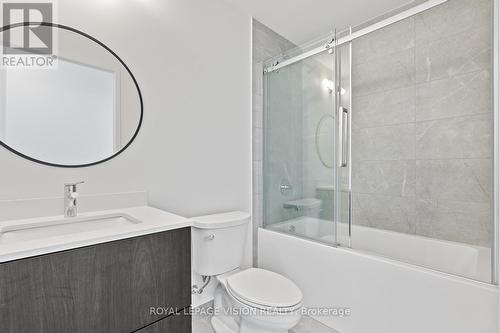 907 - 6 David Eyer Road, Richmond Hill, ON - Indoor Photo Showing Bathroom