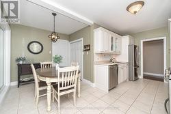 Family sized eating area - 