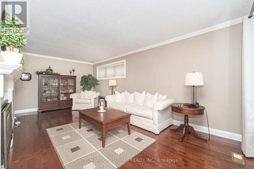 25 Sora Drive, Mississauga, ON - Indoor Photo Showing Living Room