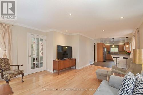 4207 Trapper Crescent, Mississauga, ON - Indoor Photo Showing Living Room