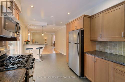 4207 Trapper Crescent, Mississauga, ON - Indoor Photo Showing Kitchen