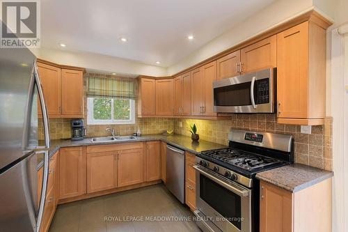 4207 Trapper Crescent, Mississauga, ON - Indoor Photo Showing Kitchen With Double Sink