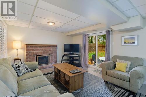 4207 Trapper Crescent, Mississauga, ON - Indoor Photo Showing Living Room With Fireplace