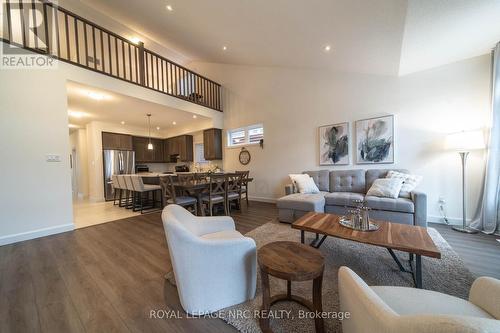 62 Beachwalk Crescent, Fort Erie (Crystal Beach), ON - Indoor Photo Showing Living Room