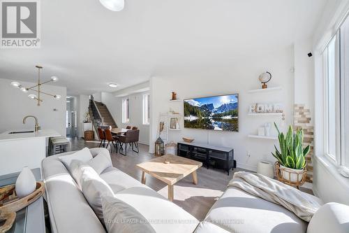 1264 Chee Chee Landing, Milton, ON - Indoor Photo Showing Living Room
