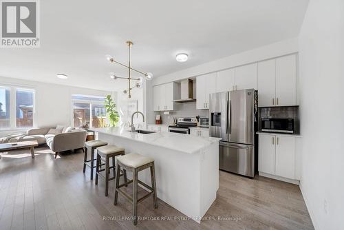 1264 Chee Chee Landing, Milton, ON - Indoor Photo Showing Kitchen With Upgraded Kitchen