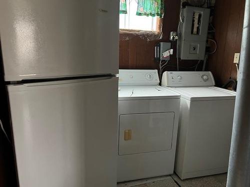 11 Theker Street, Stratton, ON - Indoor Photo Showing Laundry Room