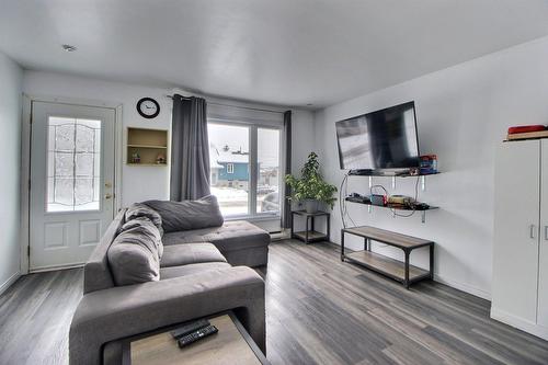Salon - 101 Rue Caouette, Amos, QC - Indoor Photo Showing Living Room