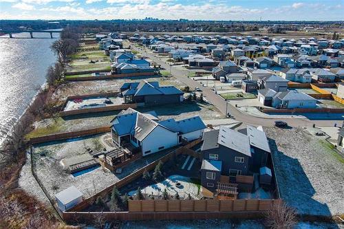 328 River Trail Dr, West St Paul, MB 