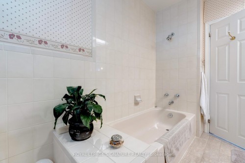 332 Coral Terrace, Oakville, ON - Indoor Photo Showing Bathroom
