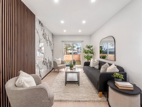 186 Oak Park Avenue, Toronto, ON - Indoor Photo Showing Living Room