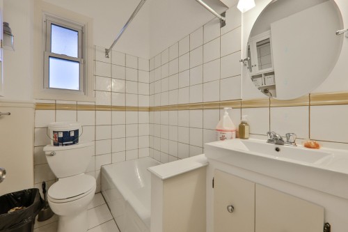 Bathroom - 2A  - 2D Rue Ste-Anne, Sainte-Anne-De-Bellevue, QC - Indoor Photo Showing Bathroom