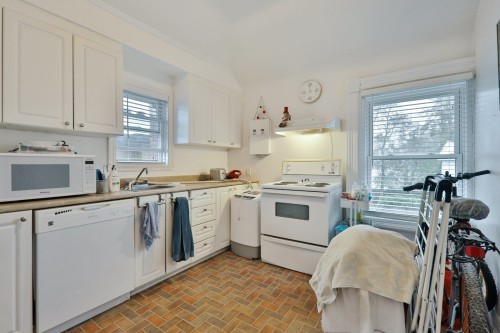 Kitchen - 2A  - 2D Rue Ste-Anne, Sainte-Anne-De-Bellevue, QC - Indoor Photo Showing Kitchen