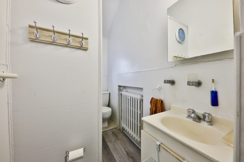 Bathroom - 2A  - 2D Rue Ste-Anne, Sainte-Anne-De-Bellevue, QC - Indoor Photo Showing Bathroom