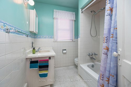 59 Ostend Avenue, Toronto, ON - Indoor Photo Showing Bathroom