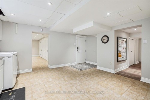 10 Azalea Court, Hamilton, ON - Indoor Photo Showing Laundry Room