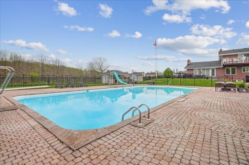 10 Azalea Court, Hamilton, ON - Outdoor With In Ground Pool With Backyard