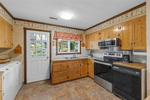 454 Crescent Rd West, Qualicum Beach, BC 