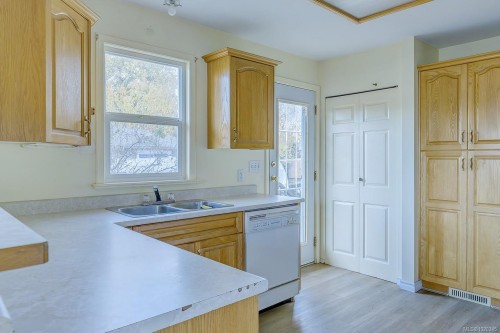 1212 Waddington Rd, Nanaimo, BC 