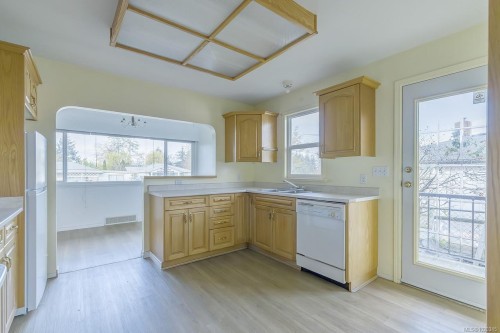 1212 Waddington Rd, Nanaimo, BC 