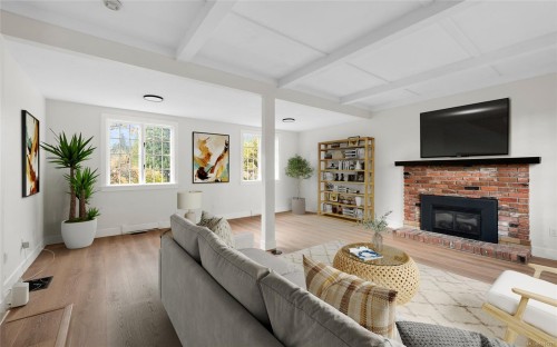 5208 Del Monte Ave, Saanich, BC 