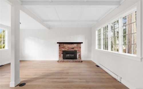 5208 Del Monte Ave, Saanich, BC 