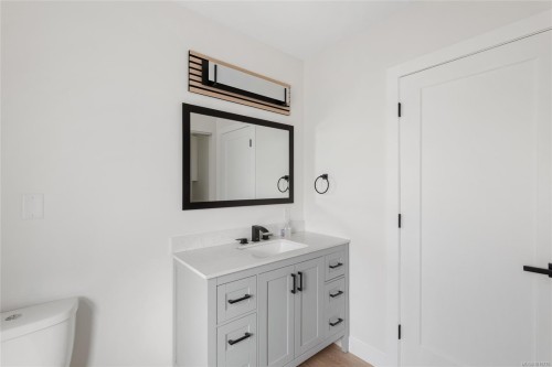 5208 Del Monte Ave, Saanich, BC 