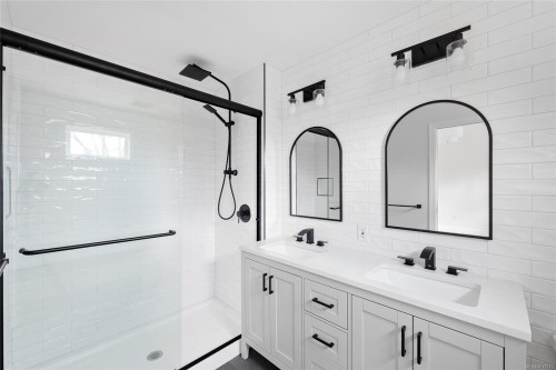 5208 Del Monte Ave, Saanich, BC 