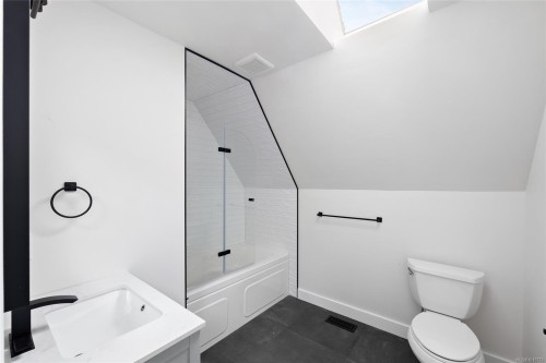 5208 Del Monte Ave, Saanich, BC 