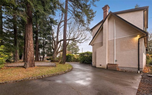 5208 Del Monte Ave, Saanich, BC 