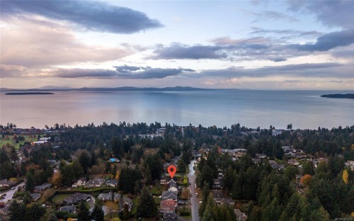5208 Del Monte Ave, Saanich, BC 
