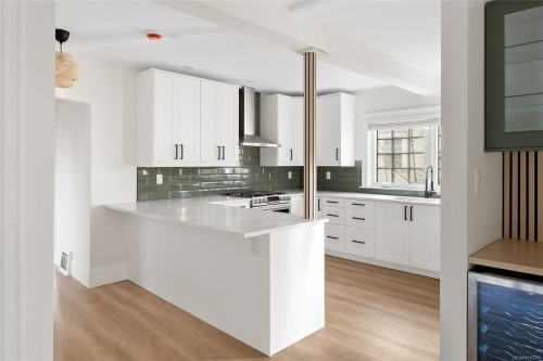 5208 Del Monte Ave, Saanich, BC 