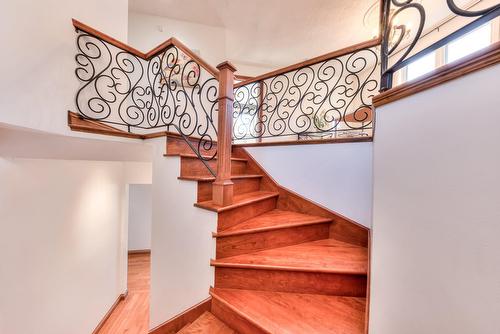 Staircase - 40 Rue Courval, Kirkland, QC - Indoor Photo Showing Other Room