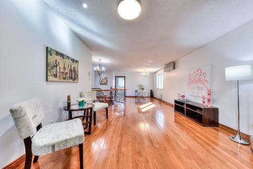 Living room - 40 Rue Courval, Kirkland, QC - Indoor Photo Showing Dining Room