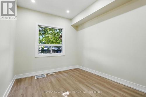 9 Alice Street, Hamilton, ON - Indoor Photo Showing Other Room