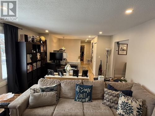1000 Bourne Crescent, Kingston (South Of Taylor-Kidd Blvd), ON - Indoor Photo Showing Living Room
