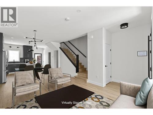 2825 Richter Street Unit# 3, Kelowna, BC - Indoor Photo Showing Living Room