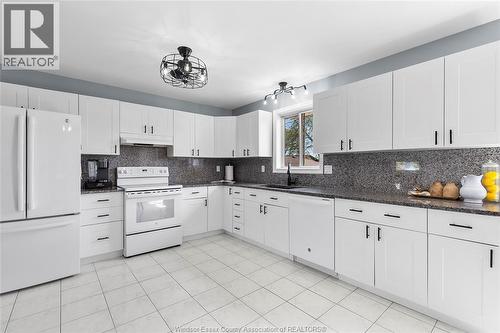148 Riverview Avenue, Lasalle, ON - Indoor Photo Showing Kitchen