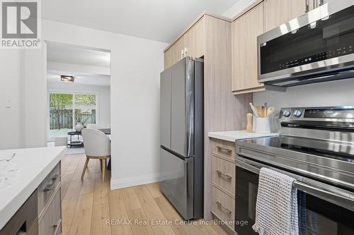 1 - 383 Edinburgh Road S, Guelph (Dovercliffe Park/Old University), ON - Indoor Photo Showing Kitchen With Stainless Steel Kitchen