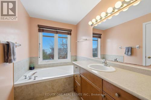64 Stedman Street, Ottawa, ON - Indoor Photo Showing Bathroom