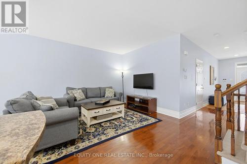 64 Stedman Street, Ottawa, ON - Indoor Photo Showing Living Room