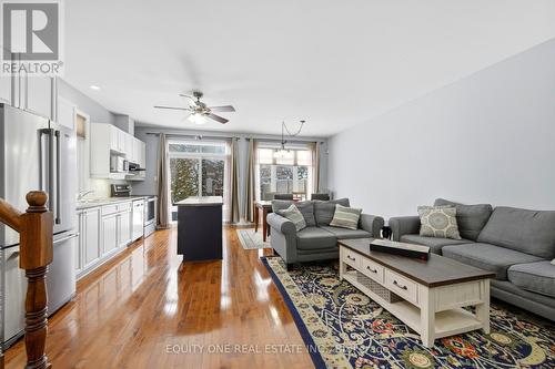 64 Stedman Street, Ottawa, ON - Indoor Photo Showing Living Room