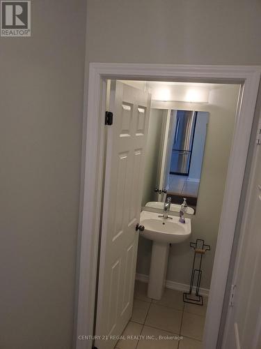 58 Butcher Crescent, Brantford, ON - Indoor Photo Showing Bathroom
