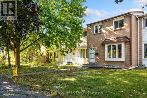 933 GREENBRIAR AVENUE  Ottawa, ON K2C 0J8
